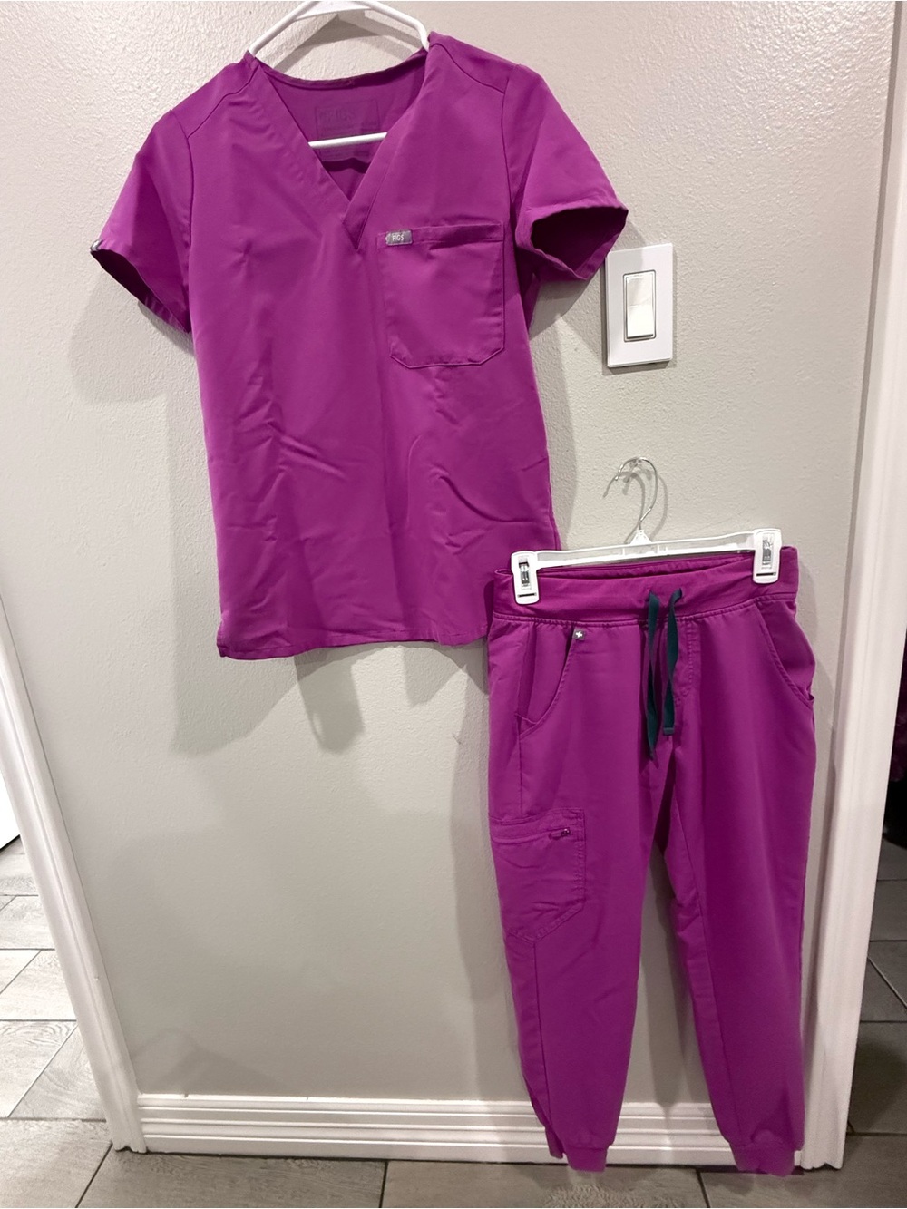 Figs scrub Set in Bright Purple